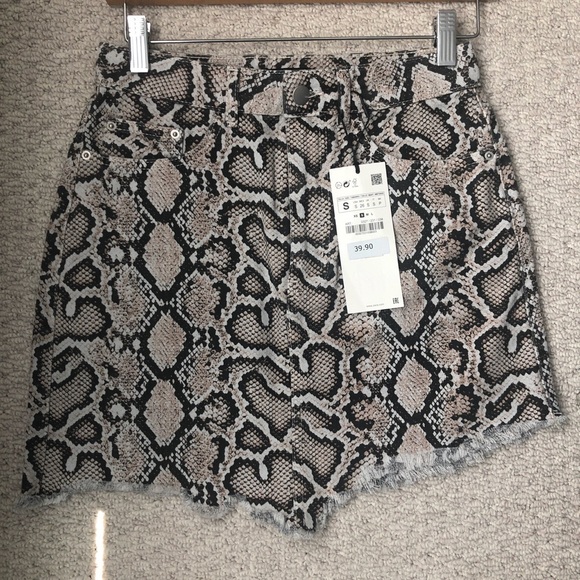 ZARA Snake Print Mini Skirt - Picture 3 of 4